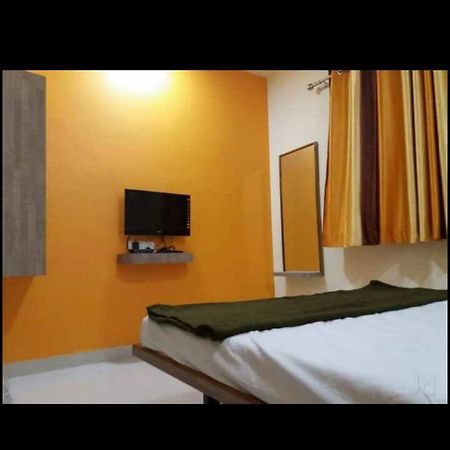 Vrundavan Hotel And Lodging Akalkot Экстерьер фото